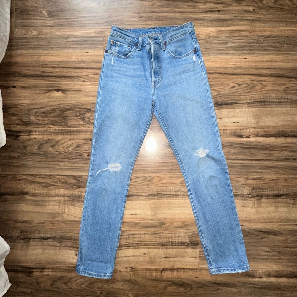 Levi’s 501 Medium Denim Straight Jean size 27